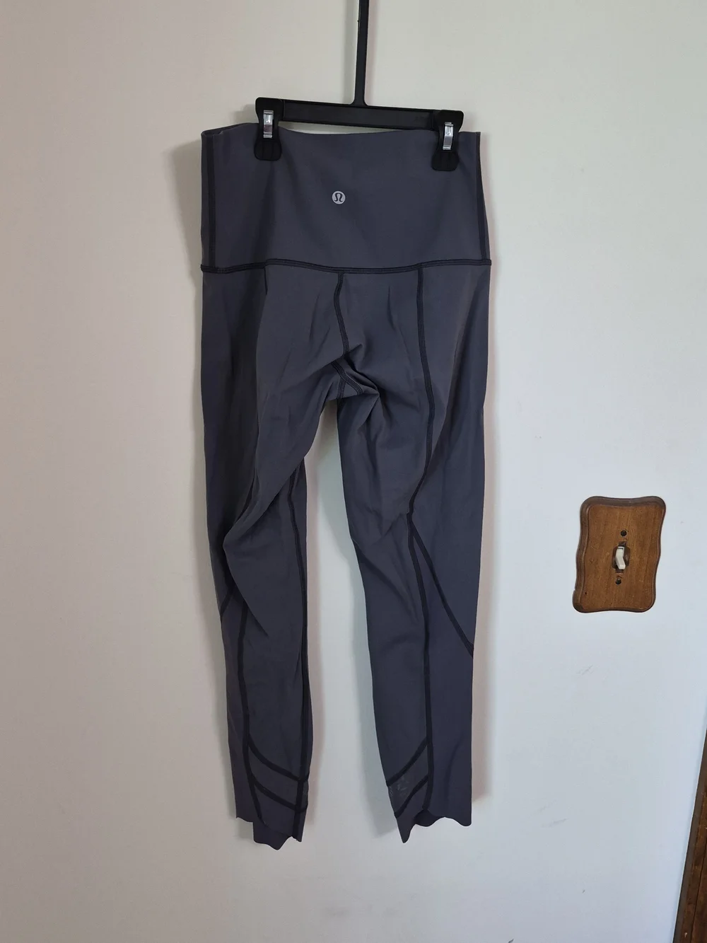 Lululemon Size 2 High-Waist Performance Capri Leggings Scalloped Hem